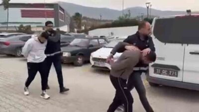 Hatay’ın İskenderun ilçesinde, hapis cezasıyla aranan 2 kişi polis tarafından