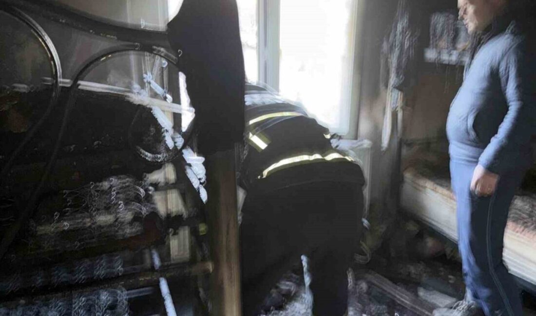 Muğla’nın Menteşe ilçesine bağlı Denizova Mahallesi’nde meydana gelen ev yangını,