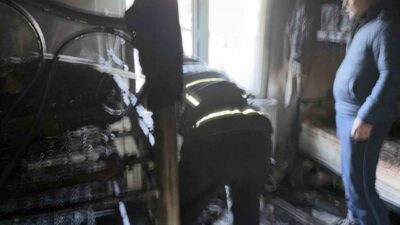 Muğla’nın Menteşe ilçesine bağlı Denizova Mahallesi’nde meydana gelen ev yangını,