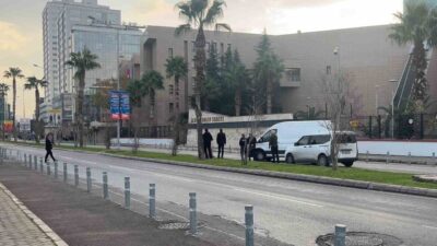 İzmir Adliyesi’nin girişinde bulunan şüpheli paket, çevre halkında korku ve