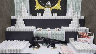 İzmir’in Konak ilçesinde polis tarafından gerçekleştirilen operasyonda büyük miktarda uyuşturucu