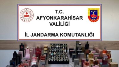 Afyonkarahisar ilinde jandarma tarafından düzenlenen operasyonda kaçak parfüm ve kol