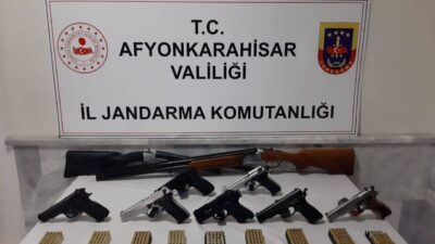 Afyonkarahisar ilinde Jandarma tarafından gerçekleştirilen operasyonlarda birçok farklı adreste ruhsatsız