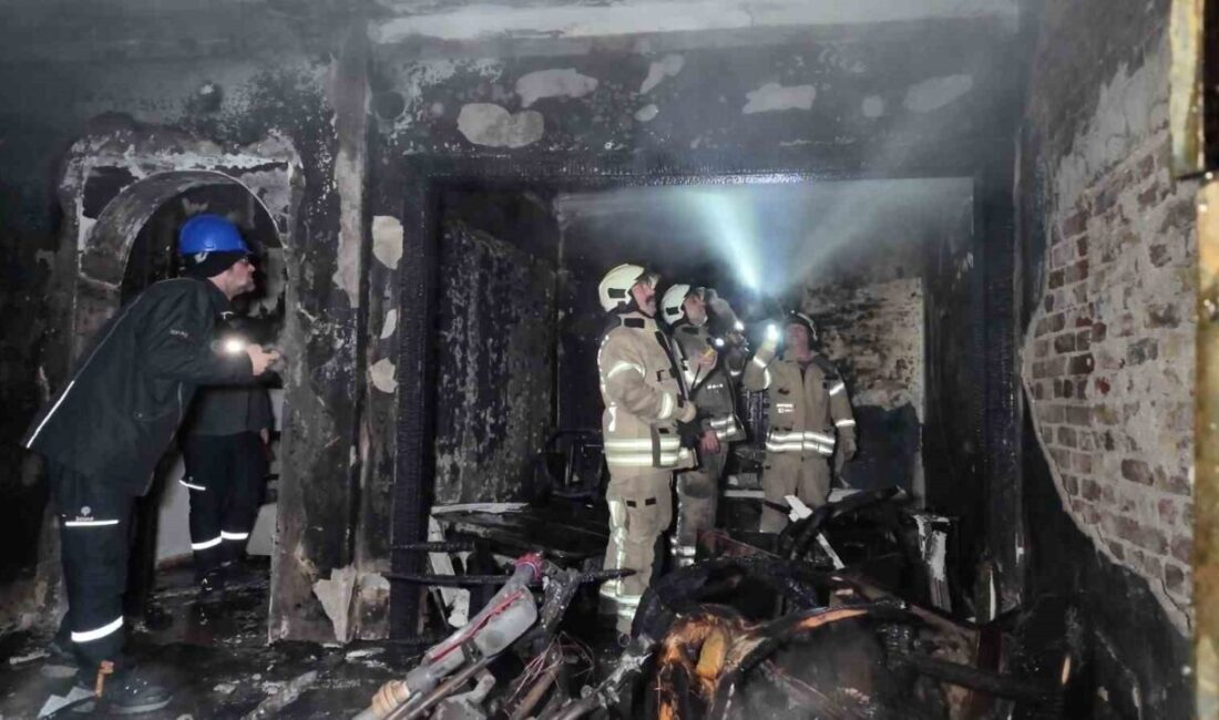 Kadıköy ilçesinde bir binanın giriş katında gece saat 01.40 sularında