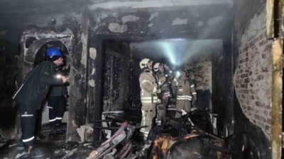 Kadıköy ilçesinde bir binanın giriş katında gece saat 01.40 sularında
