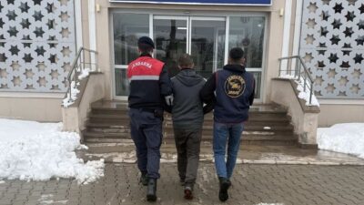 Kahramanmaraş’ta, Jandarma ekipleri tarafından gerçekleştirilen operasyonlarda yakalanan 2’si hükümlü 12