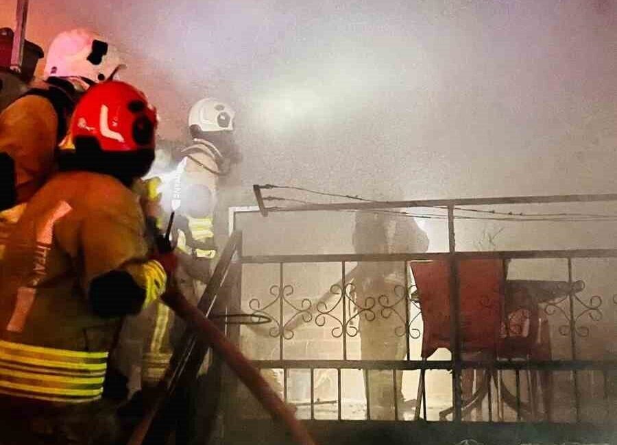 Kahramanmaraş’ta Divanlı Mahallesi’nde bulunan terkedilmiş bir evde çıkan yangın, Kahramanmaraş