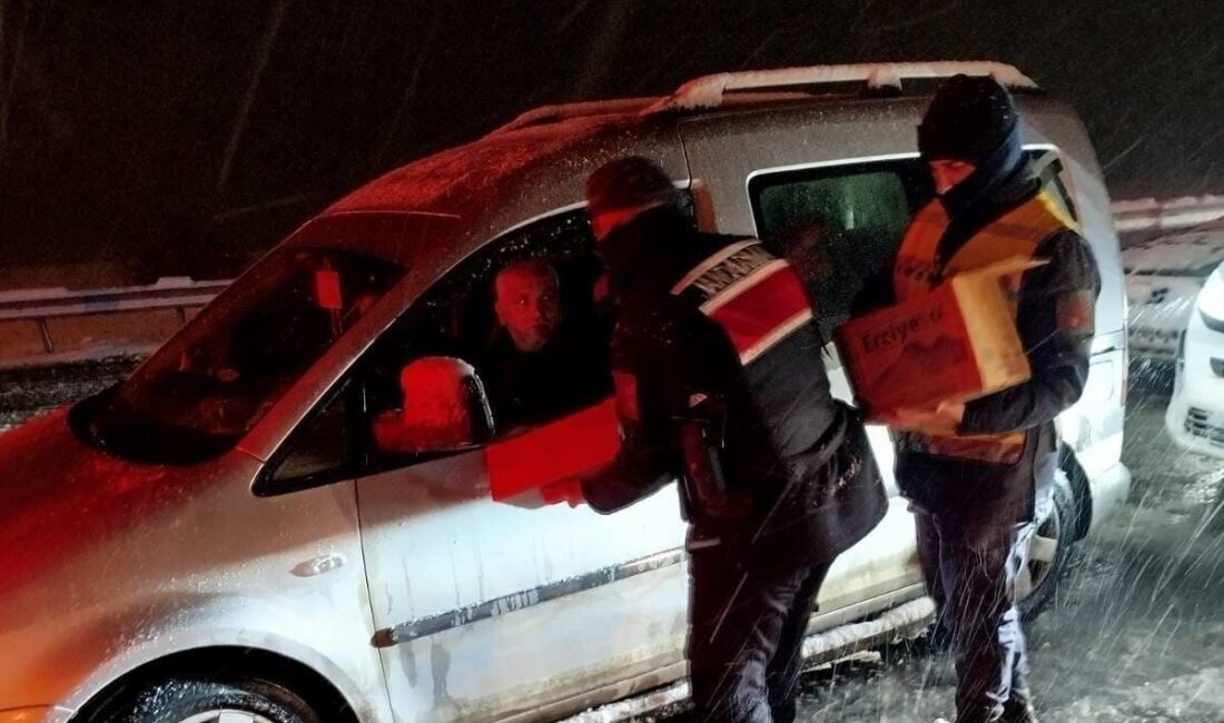Kahramanmaraş il Jandarma Komutanlığı ekipleri, Adıyaman-Kahramanmaraş, Göksun-Kayseri ve Gaziantep-Kahramanmaraş karayollarında