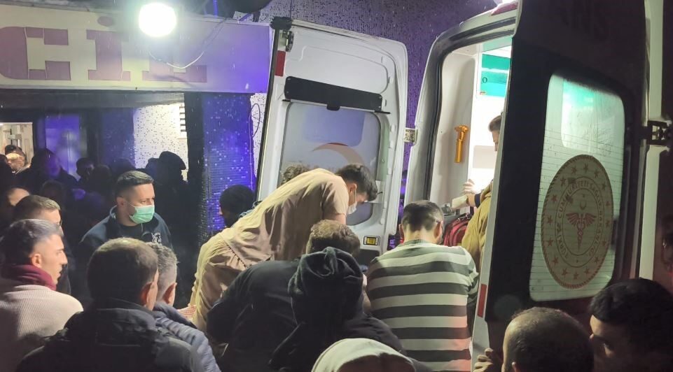 Artvin’in Ardanuç ilçesinde bir aracın uçuruma yuvarlanması sonucu ağır yaralanan