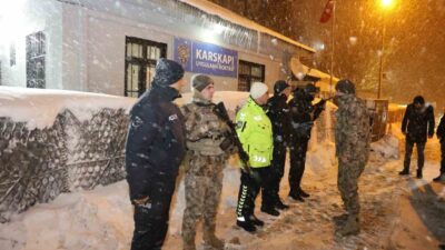 Erzurum Emniyet Müdürü Onur Karaburun, kar ve soğuk hava koşullarında