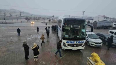 Muş’tan Bursa’ya seyir halinde olan bir yolcu otobüsü, Elazığ’ın Karakoçan