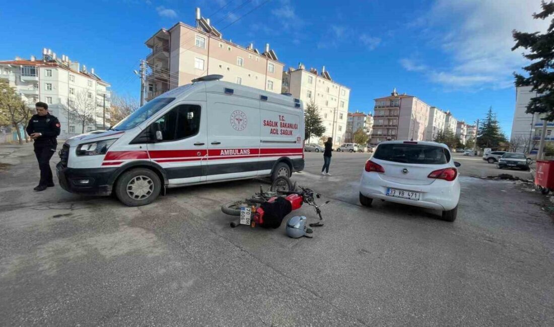 Karaman’da bir motosiklet sürücüsü, otomobille çarpıştıktan sonra kazayı yara almadan