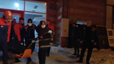 Kars’ta, bir binanın 5. katından asansör boşluğuna düşen bir kişi