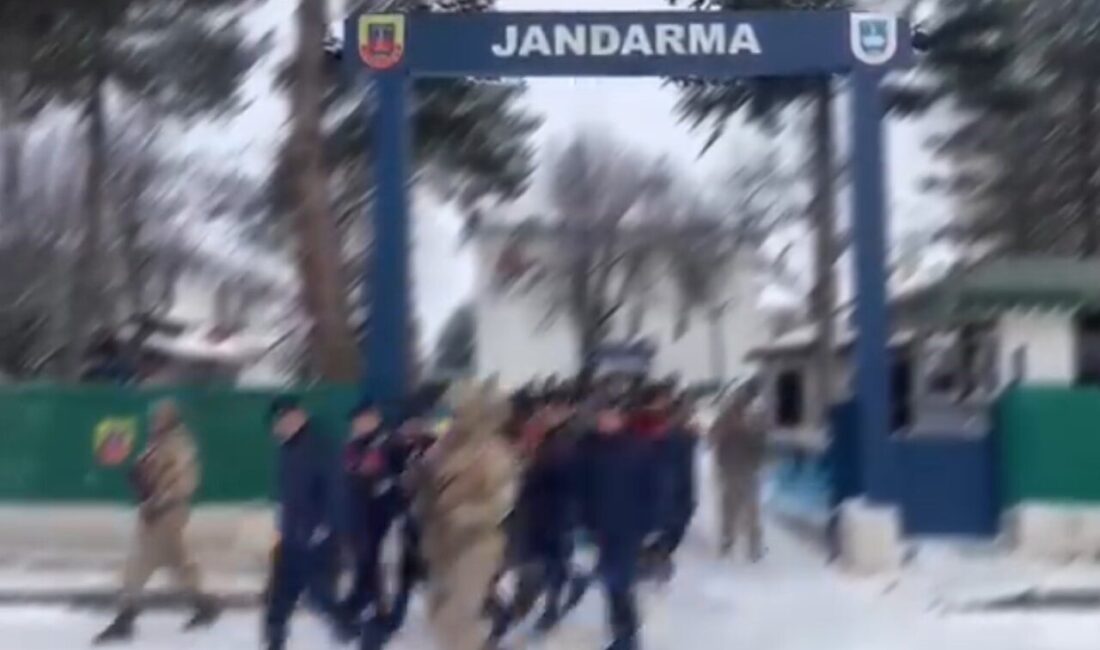 Kastamonu’nun Devrekani ilçesinde gerçekleştirilen eş zamanlı uyuşturucu operasyonunda toplam 9