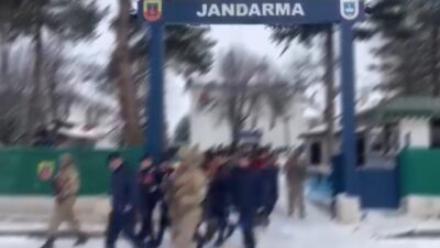 Kastamonu’nun Devrekani ilçesinde gerçekleştirilen eş zamanlı uyuşturucu operasyonunda toplam 9