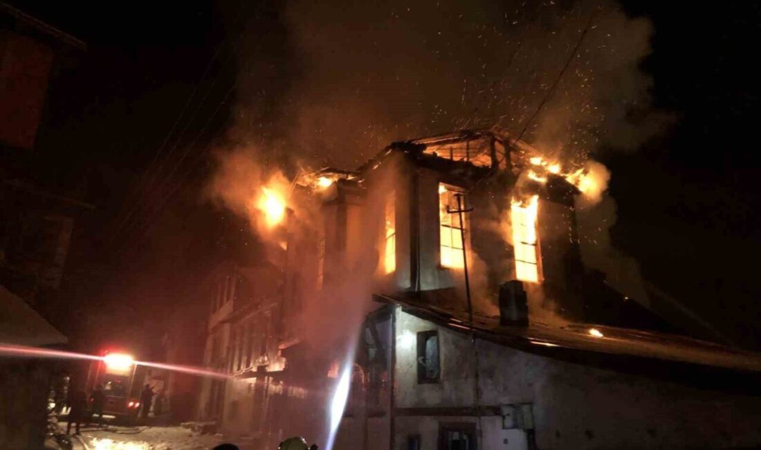 Kastamonu’nun restorasyon çalışmaları devam eden tarihi üç katlı konağı, çıkan