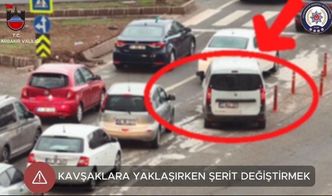 Diyarbakır’da, sürücülerin kavşaklara yaklaşırken şerit değiştirmesi üzerine dronlarla gerçekleştirilen denetimler