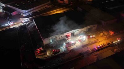 Kayseri Organize Sanayi Bölgesi’ndeki bir mobilya fabrikasında yangın çıktı. Yangın,