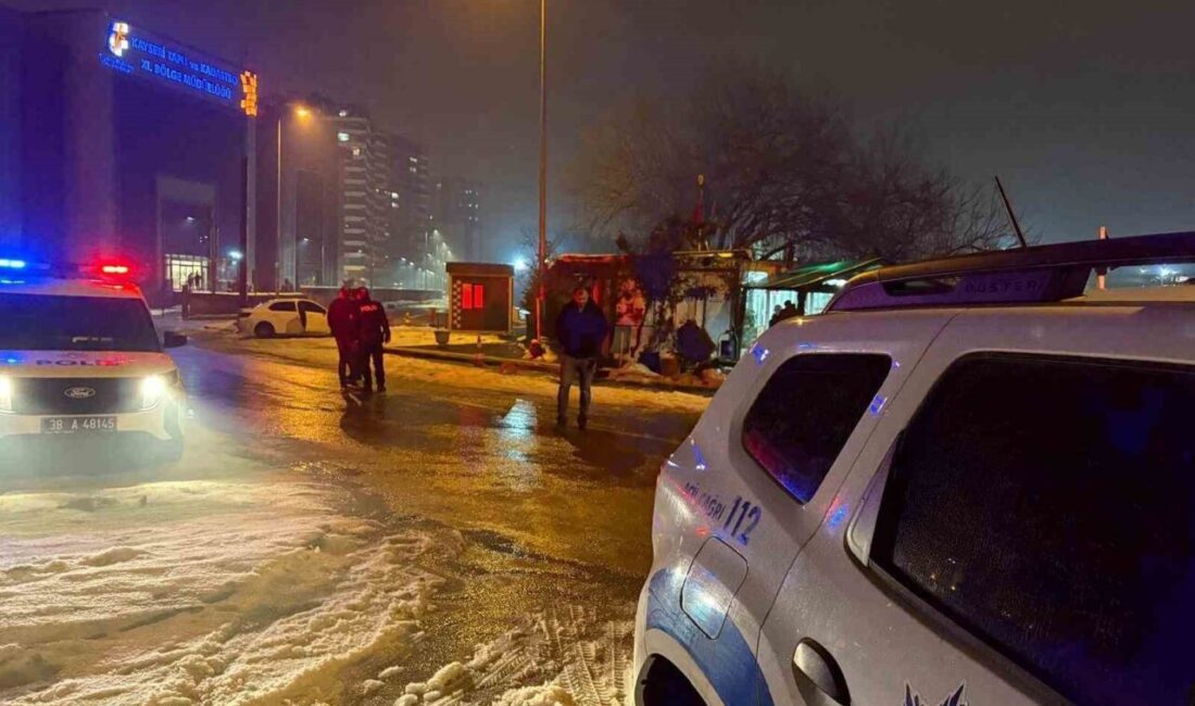 Kayseri’nin Melikgazi ilçesinde bir kişi, babasına ait büfeyi kurşunladı. Gelen