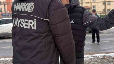 Kayseri’de, polis ekipleri tarafından okul çevresinde okulla herhangi bir ilgisi