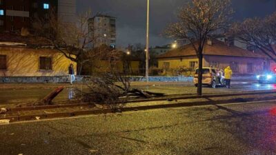 Kocasinan ilçesinde yaşanan trafik kazasında, bir otomobil ile hafif ticari