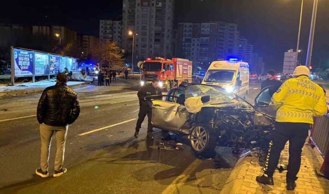 Melikgazi ilçesinde bir kavşakta meydana gelen trafik kazasında, çarpışan otomobillerden
