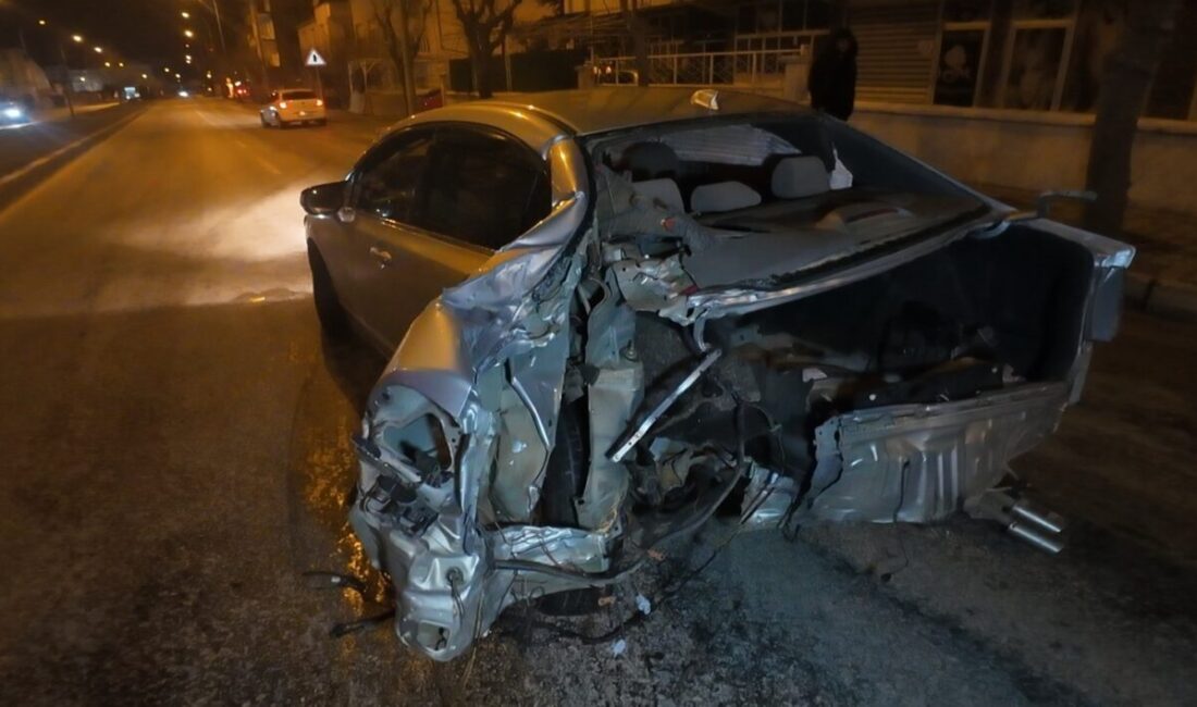 Karaman’da meydana gelen trafik kazasında, bir otomobilin kontrolünü kaybederek defalarca