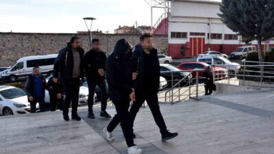 Nevşehir’de yaşlı vatandaşları dolandıran ve kendilerini polis ve savcı olarak