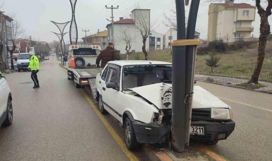 Keşan ilçesinde meydana gelen trafik kazasında, önce refüjdeki beton çiçekliği
