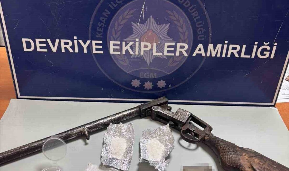 Keşan ilçesinde, polis ekipleri şüpheli buldukları bir aracı durdurup araştırdıklarında