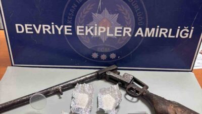 Keşan ilçesinde, polis ekipleri şüpheli buldukları bir aracı durdurup araştırdıklarında