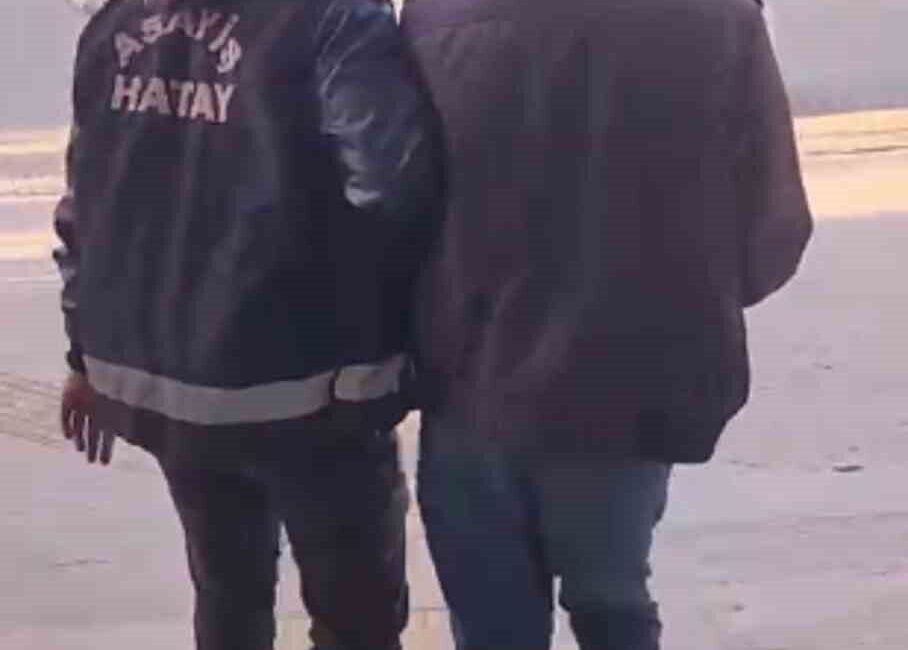 Hatay’ın Kırıkhan ilçesinde, bir inşaattan malzeme hırsızlığı yaptığı iddia edilen