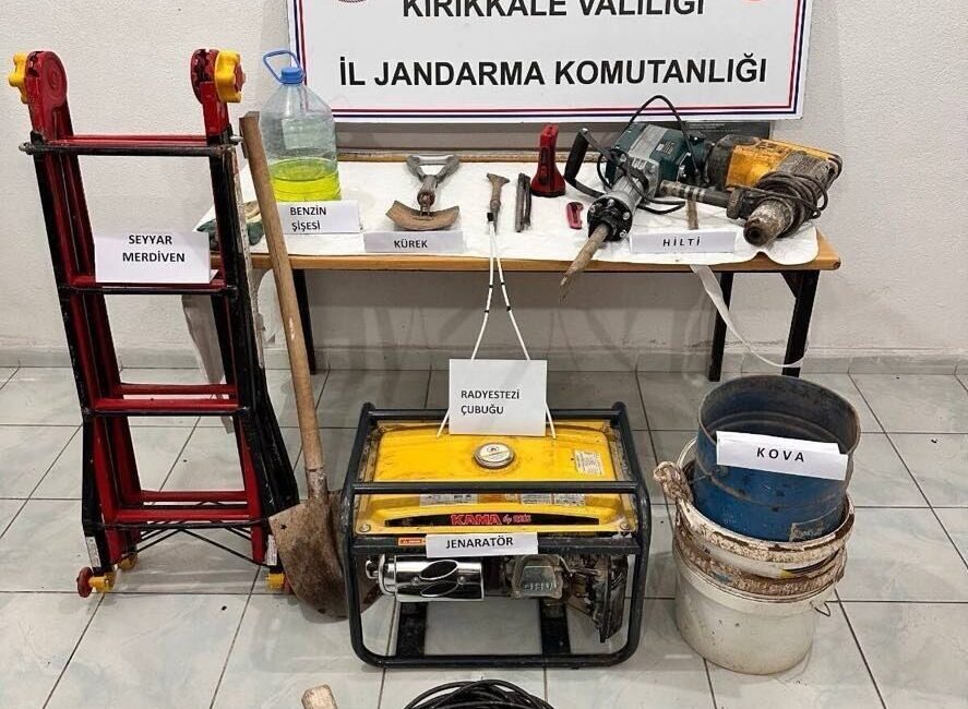 Kırıkkale’nin Delice ilçesinde bulunan Kültepe Tümülüsü’nde kaçak kazı yaparken suçüstü