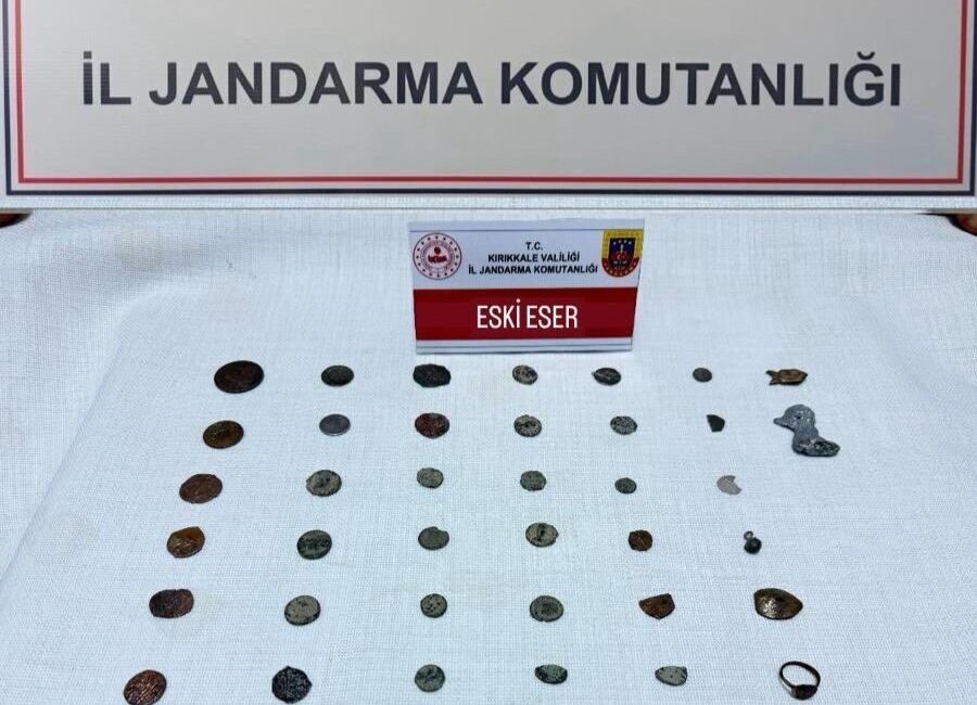Kırıkkale’de jandarma ekipleri, şüpheli bir aracı durdurduklarında gerçekleştirilen aramada tarihi
