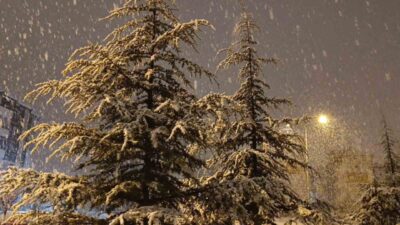 Kırşehir’de gece saatlerinde kar yağışı başladı ve uzun süredir beklenen