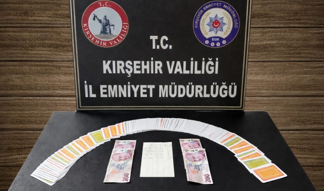 Kırşehir’de polis ekipleri, kahvehanede kumar oynandığı ihbarı üzerine operasyon düzenledi