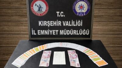 Kırşehir’de polis ekipleri, kahvehanede kumar oynandığı ihbarı üzerine operasyon düzenledi