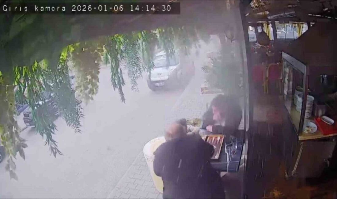 Adana’da bir restoranın klima dış ünitesindeki borunun patlaması anlık olarak