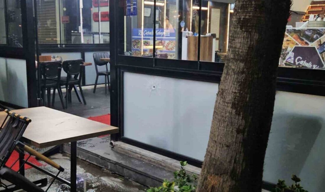 Küçükçekmece’de bulunan bir kebap restoranı, henüz bilinmeyen bir nedenle 1