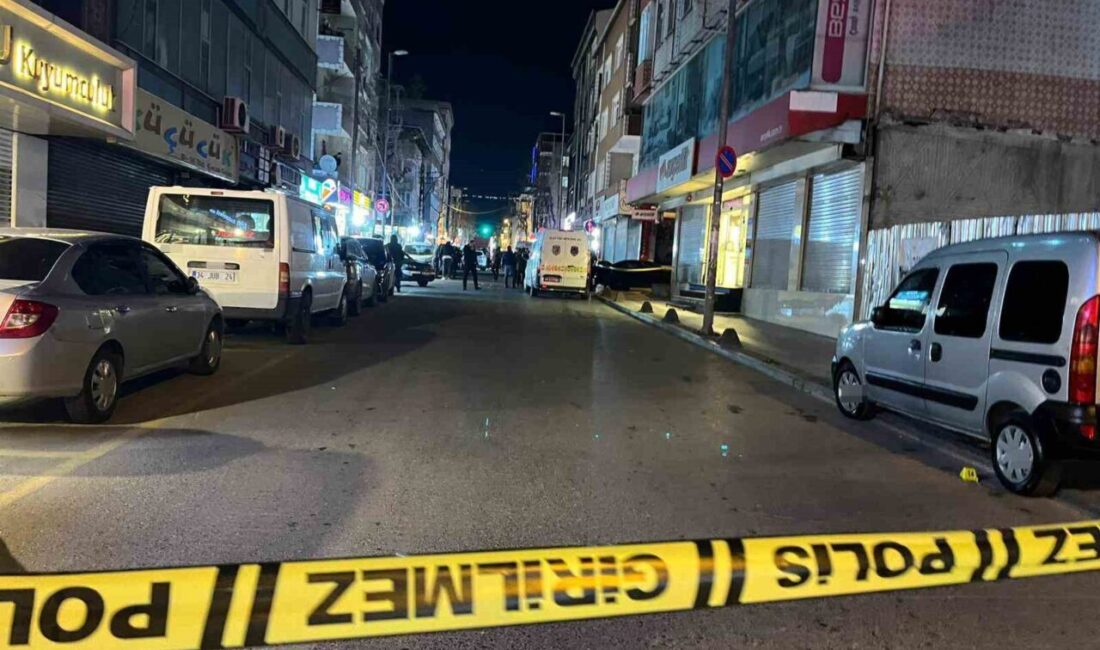 Küçükçekmece ilçesinde meydana gelen silahlı saldırı sonucu iki kişi yaşamını