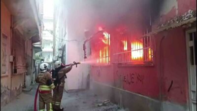 Hatay’ın İskenderun ilçesinde Hürriyet Mahallesi’nde meydana gelen olayda, bir apartmanın