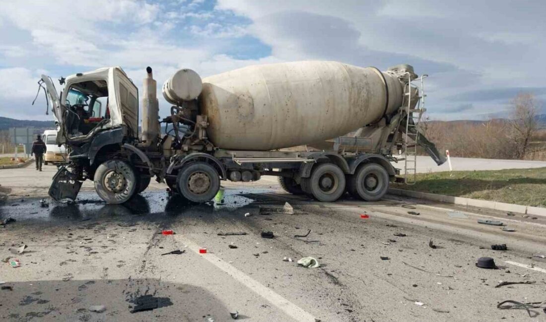 Tavşanlı ilçesinde meydana gelen trafik kazasında, Tepecik Kavşağı’nda çarpışan iki