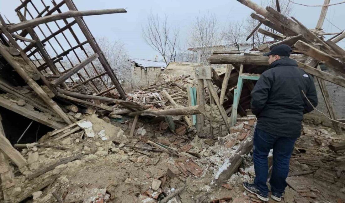 Kütahya ilinde, Bölücek Mahallesi’nde bulunan iki katlı eski bir ahşap
