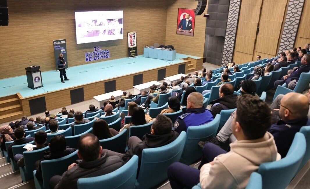 Kütahya Belediyesi personeline uyuşturucuyla mücadele konusunda farkındalık kazandırmak amacıyla Türkiye