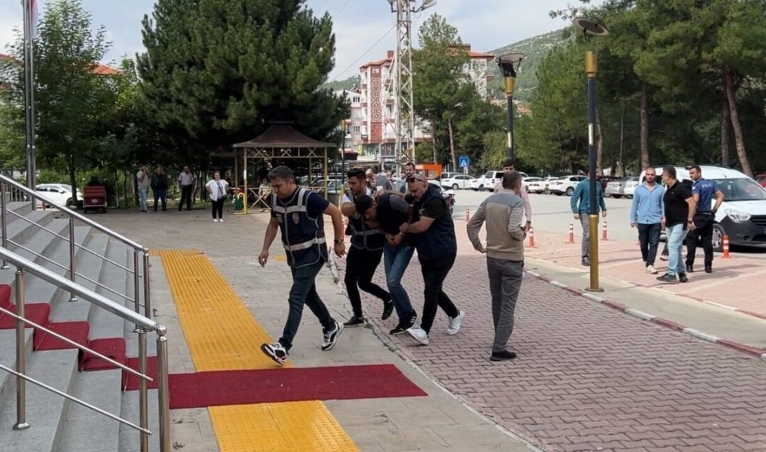 Burdur’da kuzenini öldüren sanığa ve ona yardım eden eşine verilen