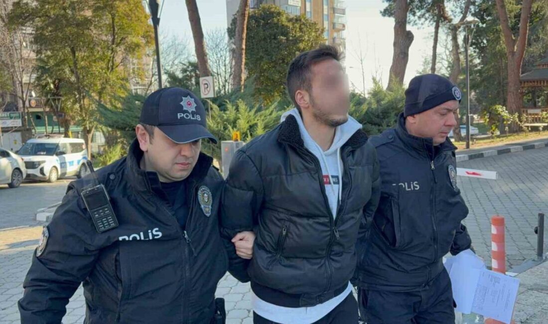 Samsun’da bir halk otobüsünde lise öğrencisini bıçakla tehdit ettiği iddia