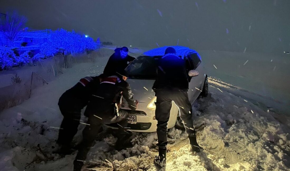 Adıyaman ilinde, son iki gündür devam eden yoğun kar yağışı