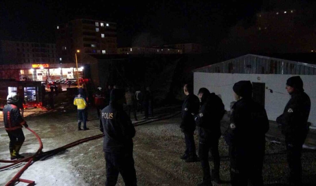 Malatya’da bir şantiyede konaklayan işçilere ait yatakhanede çıkan yangın, itfaiye