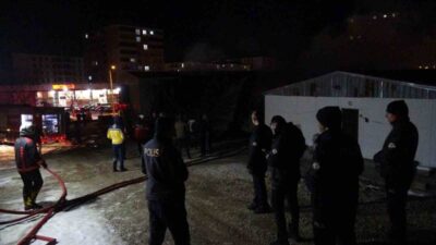 Malatya’da bir şantiyede konaklayan işçilere ait yatakhanede çıkan yangın, itfaiye