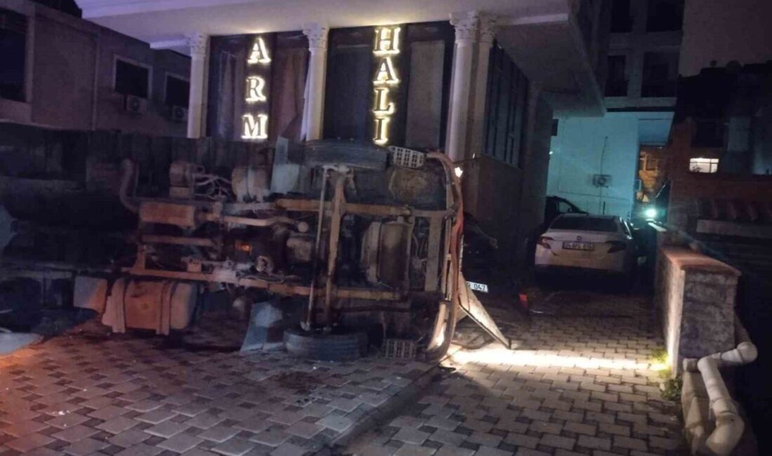 Maltepe’de meydana gelen bir trafik kazasında, bir kamyonet taksiyle çarpıştıktan